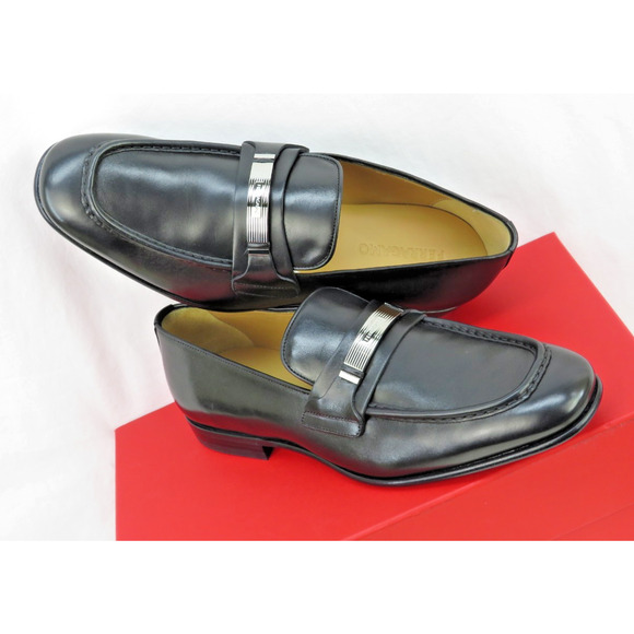 NIB FERRAGAMO DUMAS BLACK LEATHER METAL ENRAVED LOGO LOAFERS 9.5 EE main image 5